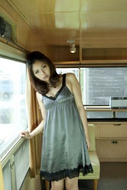 短剧美女全身光着露出奶头的